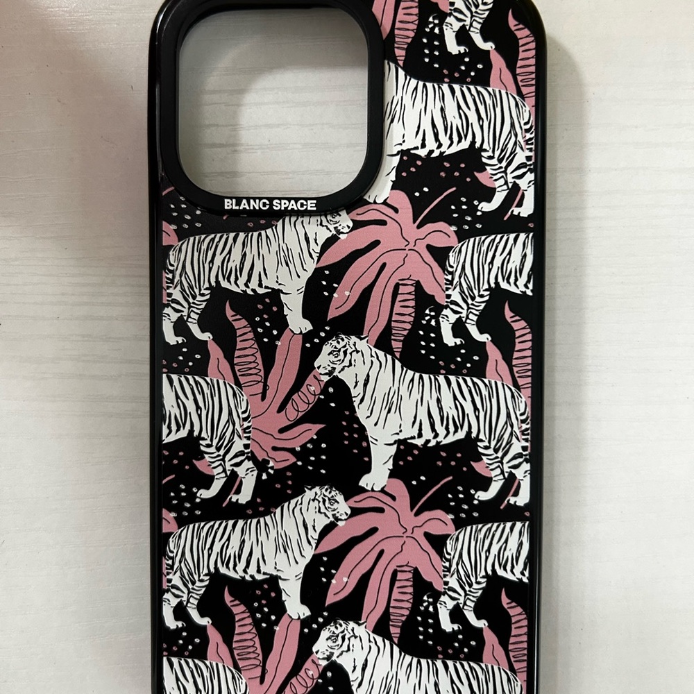 Blanc space white tigers on black pattern phone case